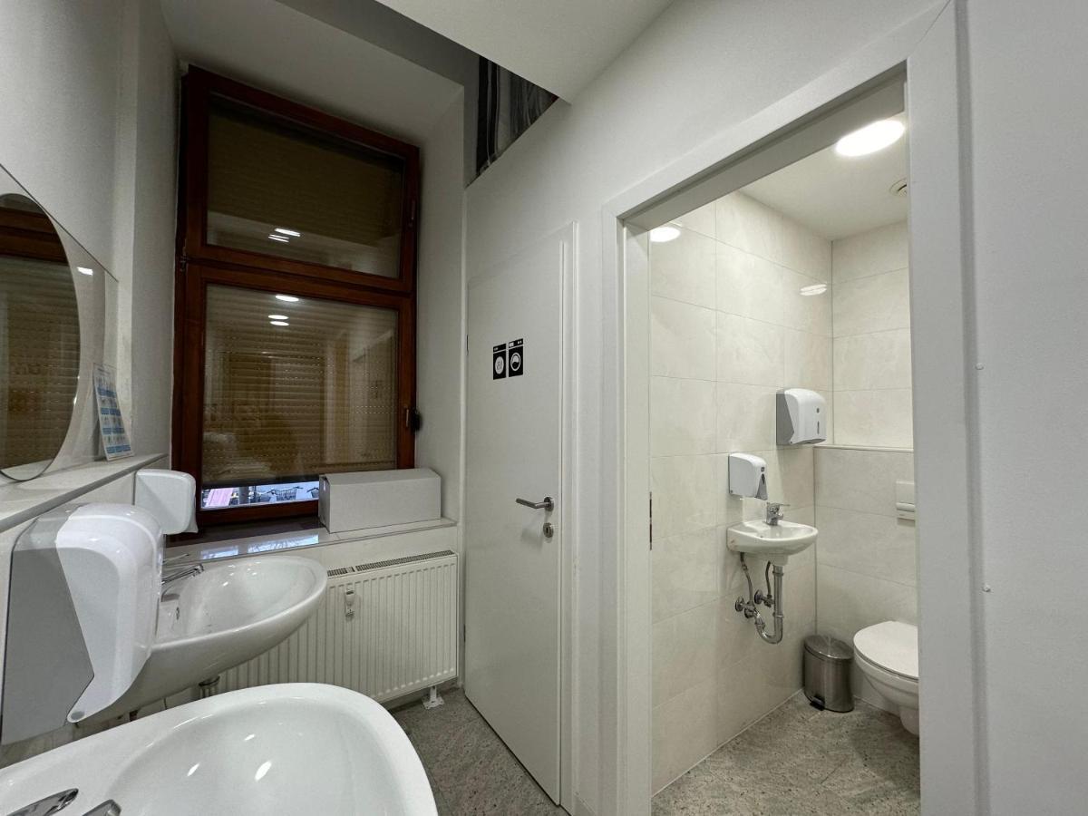 Hostel Opera Ljubljana Extérieur photo