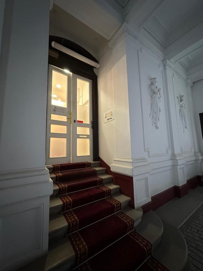 Hostel Opera Ljubljana Extérieur photo