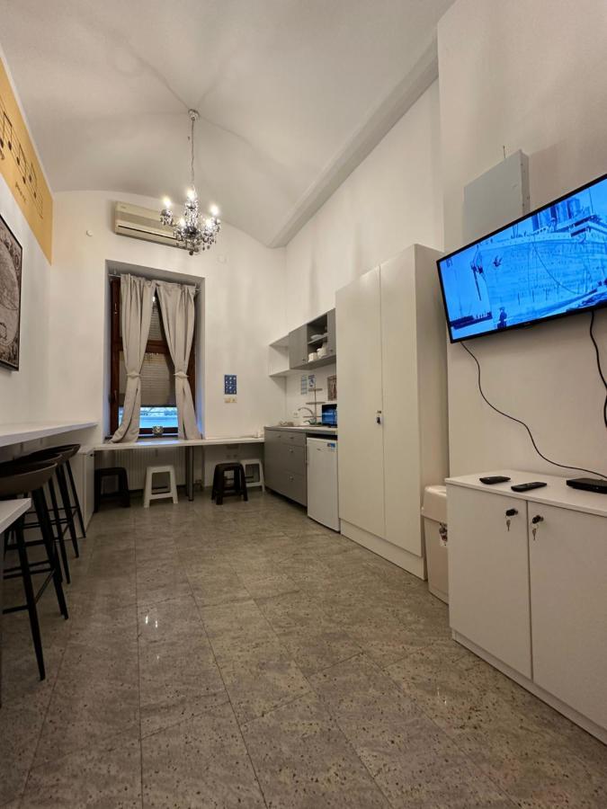 Hostel Opera Ljubljana Extérieur photo
